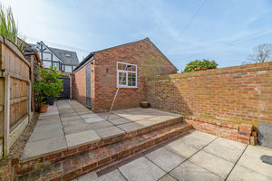 Courtyard Garden- click for photo gallery